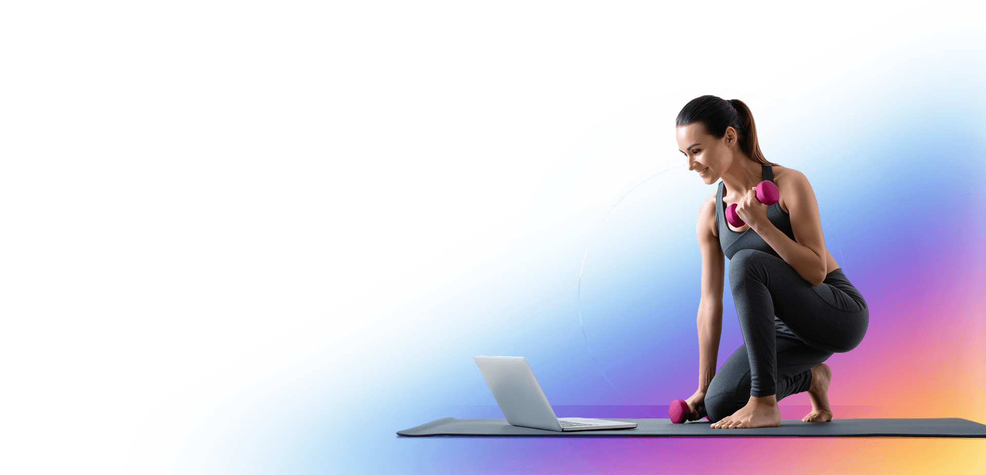 Молодая девушка в спортивном костюме